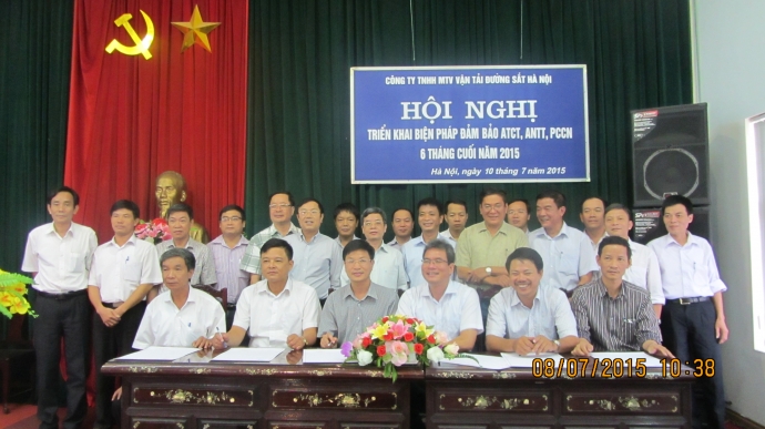 Đường sắt Hà Nội ký cam kết đảm bảo an toàn vận tải