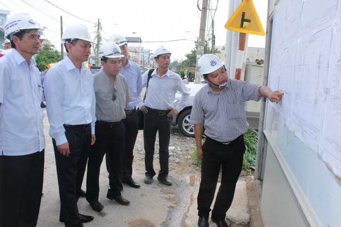 Bộ trưởng Trương Quang Nghĩa kiểm tra tiến độ thi công cầu Ghềnh