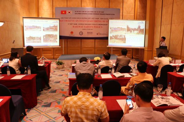 Việt Nam - Hàn Quốc chia sẻ kinh nghiệm về chính sách ATGT đường sắt